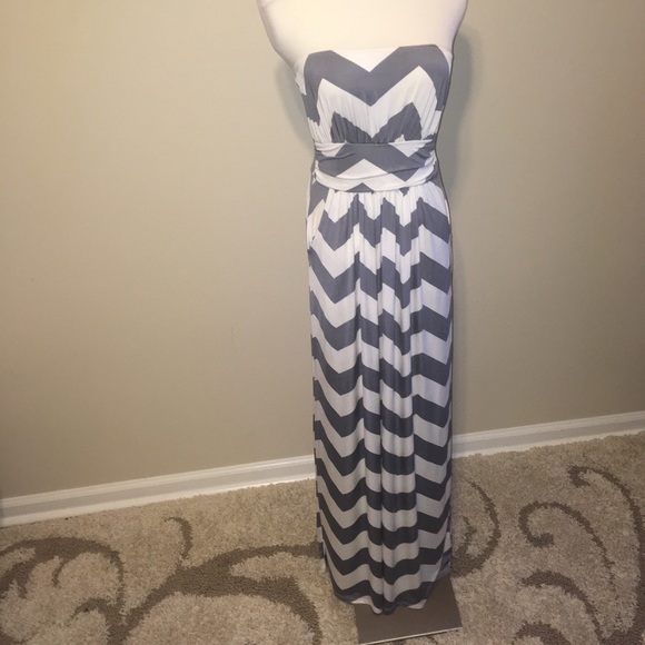 Fashionomics Dresses & Skirts - Fashionomics Gray and White Chevron Dress.